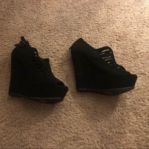 Delicacy black wedges size 8 woman’s
